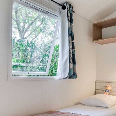 MOBILE HOME 4 people - 2 bedrooms - sleeps 4, semi-covered terrace, Clim TV