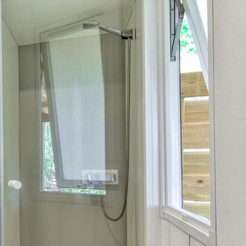 Stacaravan 6 personen - 3 slaapkamers - 6 personen, halfoverdekt terras, Clim TV