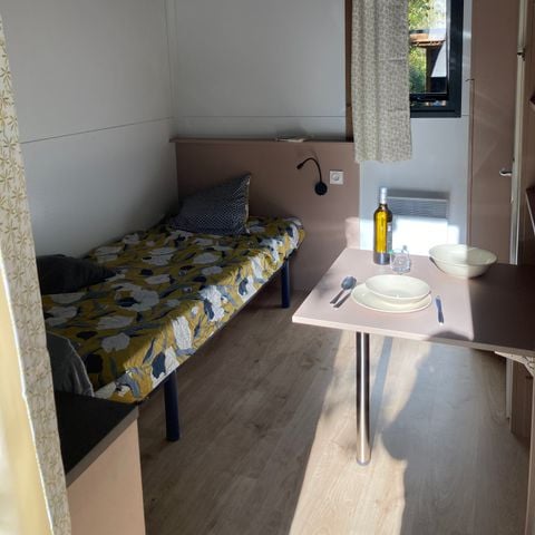 Chalet 1 person - Standard 10m² - Gemeinschaftsdusche und -WC + Überdachte Terrasse
