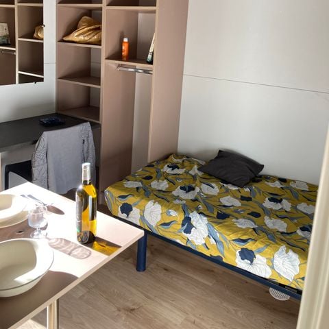 Chalet 1 person - Standard 10m² - Gemeinschaftsdusche und -WC + Überdachte Terrasse
