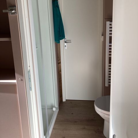 Chalet 1 person - Standard 10m² - Gemeinschaftsdusche und -WC + Überdachte Terrasse