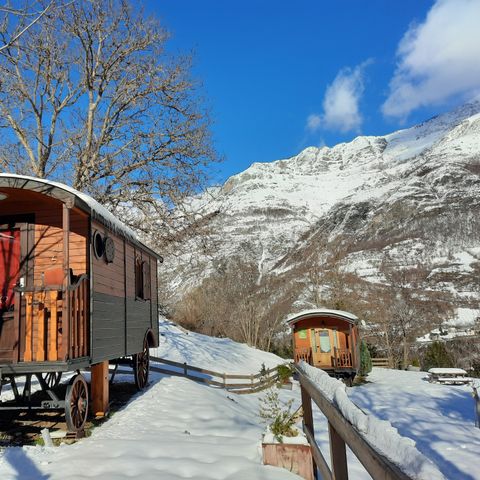 UNUSUAL ACCOMMODATION 2 people - Roulotte Gentiane 12 M² (gentian caravan)