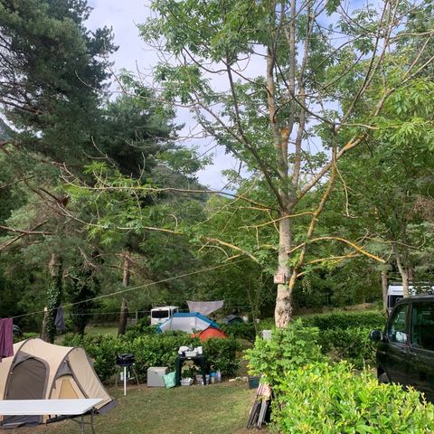 PLOT - Pitch for 2 to 6 people