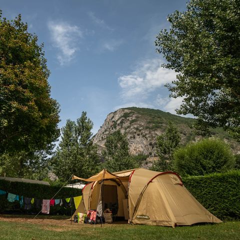 PLOT - Pitch without electricity