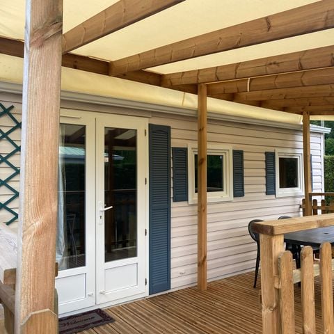 MOBILHOME 4 personnes - AULUS dimanche : 1 salle d'eau avec terrasse couverte