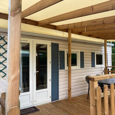 Mobilheim 4 Personen - AULUS Sonntag: 1 Badezimmer mit überdachter Terrasse