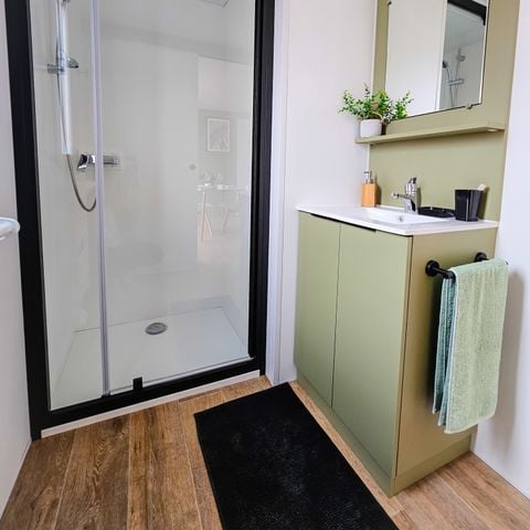 CASA MOBILE 4 persone - XXL premium 35m² jacuzzi, 2 camere da letto+ 2 bagni +TV+lavastoviglie+aria condizionata