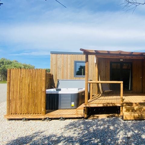 MOBILHOME 4 personnes - XXL premium 35m² jacuzzi, 2 chambres+ 2 sdb +TV+lave vaisselle+climatisation