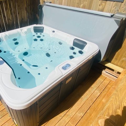 MOBILE HOME 4 people - XXL premium 35m² jacuzzi, 2 bedrooms+ 2 bathrooms +TV+dishwasher+air conditioning