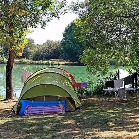 EMPLACEMENT - Emplacement 1 personne, 1 tente sans véhicule