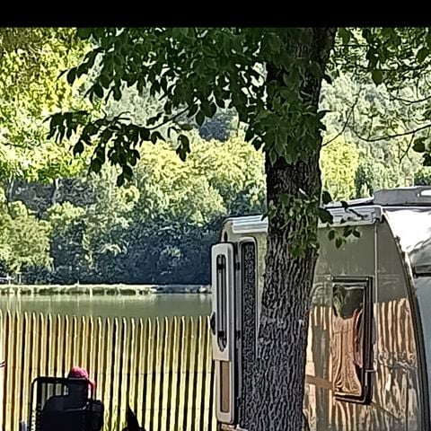 PIAZZOLA - 2 persone, 1 tenda, 1 veicolo + Elettricità 6AMP