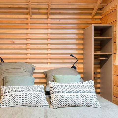 Canvas and wooden tent 5 persons - Lodge Nature 3 Rooms 5 People + TV