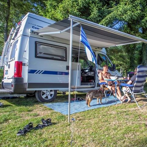 Kampeerplaats - Comfortpakket: standplaats + auto + tent/caravan of camper + 10A elektriciteit