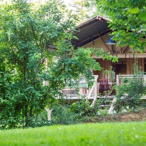 Tente en toile et en bois 5 personnes - Tente SAFARI WOODLODGE 59m² / 2 chambres - terrasse couverte (sanitaires privatifs)