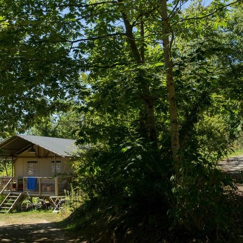 Canvas and wooden tent 5 persons - SAFARI WOODLODGE tent 59m² / 2 bedrooms - covered terrace (private bathroom)