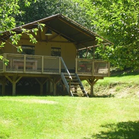 Canvas and wooden tent 5 persons - SAFARI WOODLODGE tent 59m² / 2 bedrooms - covered terrace (private bathroom)