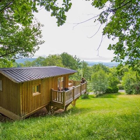 Accommodation 5 persons - CABANE in the trees 24m² / 1 bedroom - covered terrace