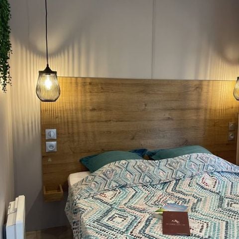 MOBILHOME 5 personnes - Créole 32 m² - 3 pièces - 2 chambres - Jacuzzi privatif - Climatisation