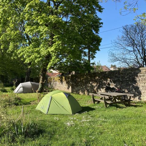 Kampeerplaats - Gedeelde tent voor 2 personen (zonder voertuig)