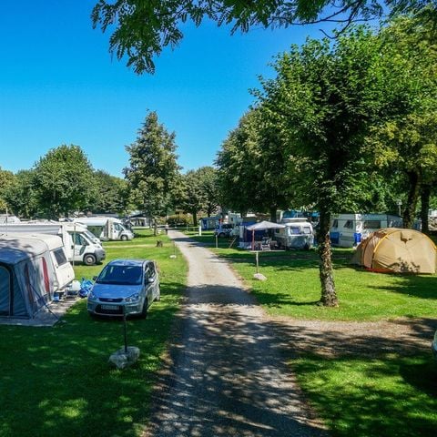 Kampeerplaats - Pakket voor 2 personen (1 staanplaats, 1 voertuig, 2p)