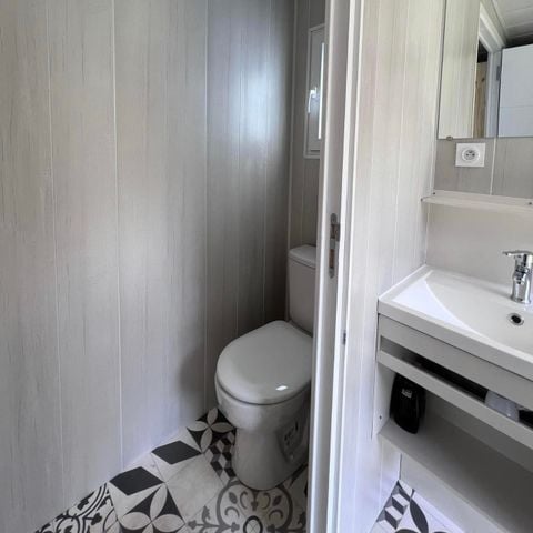 Kampeerplaats - Camping Premium : 2 P + Elektriciteit + privé sanitair