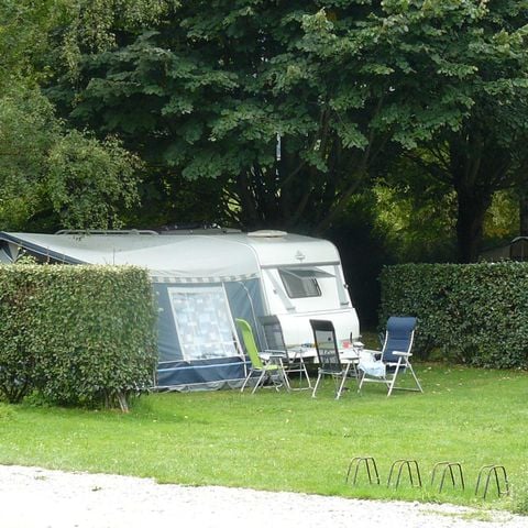 STAANPLAATS - Formule voor grote caravanplaatsen