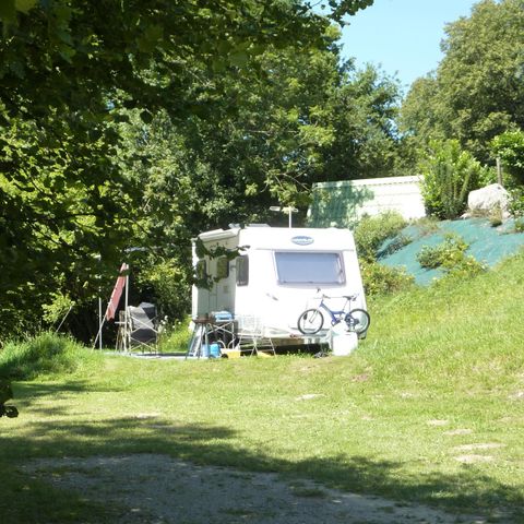 Pitch - Small caravan pitch (-6m with arrow without awning)