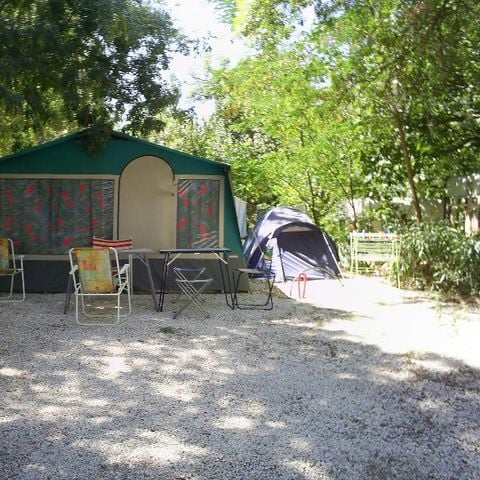 PLOT - Pitch + 10 amp electricity + car + caravan or tent