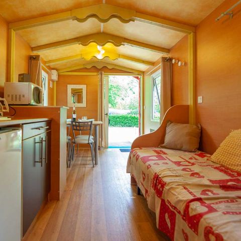 HÉBERGEMENT INSOLITE 4 personnes - ROULOTTE - sans sanitaires 18 m²