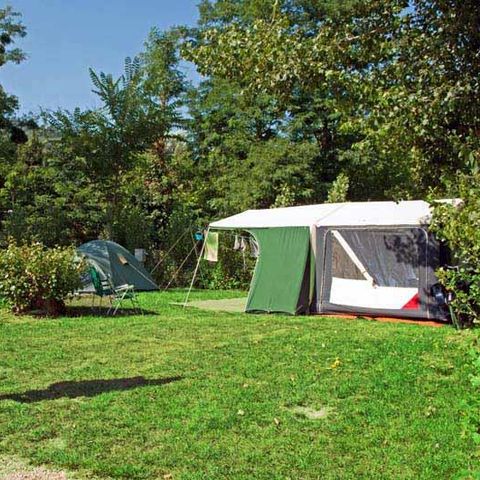 Stellplatz - Komfortstellplatz Größe XXL mit Strom 10A