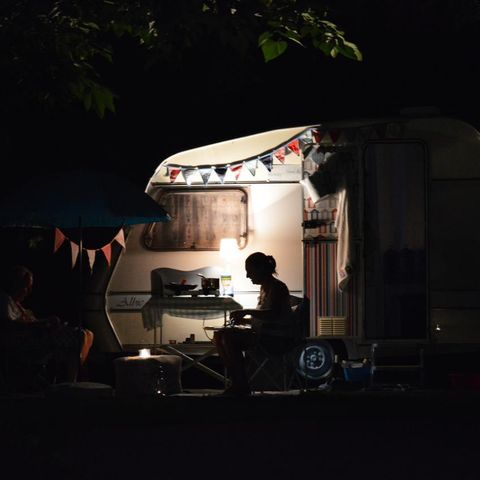 STAANPLAATS - Standaard comfortplaats met 10A elektriciteit