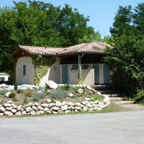 EMPLACEMENT - Emplacement Confort de taille standard avec électricité 10A