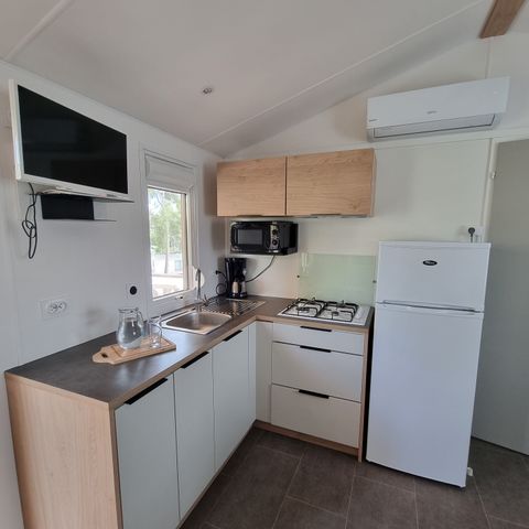 Mobilheim 4 personen - CONFORT 2 SCHLAFZIMMER 7.5mx4m (28-30m2) + halbüberdachte Terrasse + Klimaanlage + Fernseher