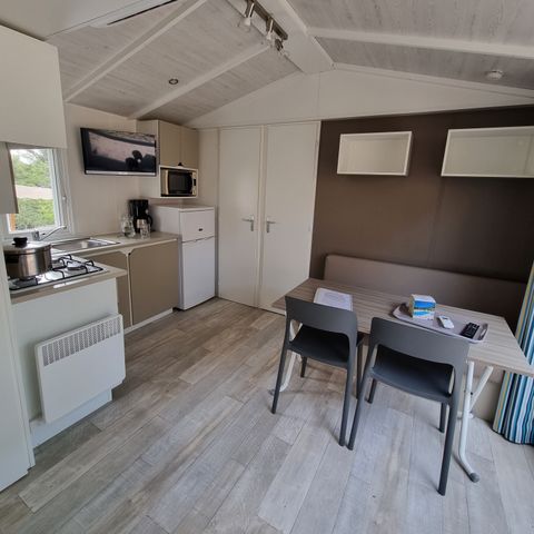 Mobilheim 4 personen - CONFORT 2 SCHLAFZIMMER 7.5mx4m (28-30m2) + halbüberdachte Terrasse + Klimaanlage + Fernseher