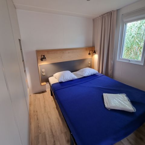Mobilheim 4 Personen - CONFORT PLUS 2 Zimmer 8mx4m (29.9m²) + Klimaanlage + Geschirrspüler + Terrasse + tv