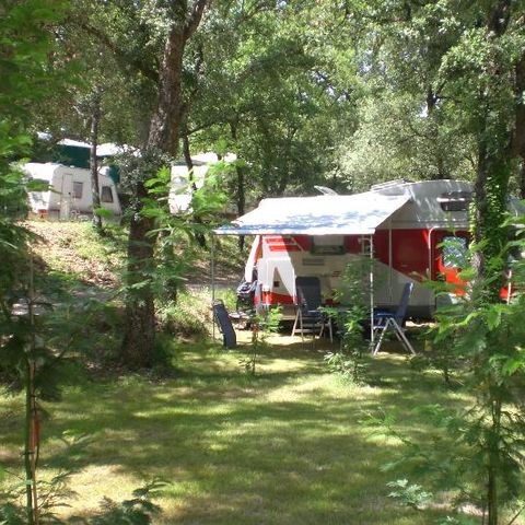 STAANPLAATS - 1 auto + tent/caravan of camper