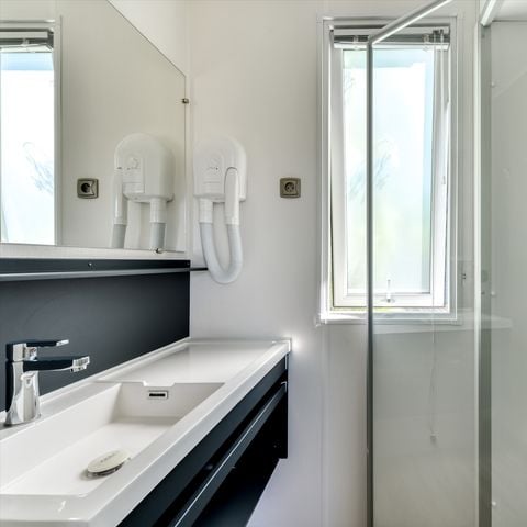 Mobilheim 4 Personen - Mobilheim Premium Plus 32m²-2 Schlafzimmer - 2SDB+TV+Clim+Draps+Handtücher+Geschlafene Betten+Endreinigung inkl. 4 Pers.