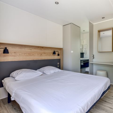 BUNGALOW 4 personnes - Mobil home Premium Plus 32m²-2 chambres - 2SDB+TV+Clim+Draps+Serviettes+Lits faits+Ménage final incl 4 pers