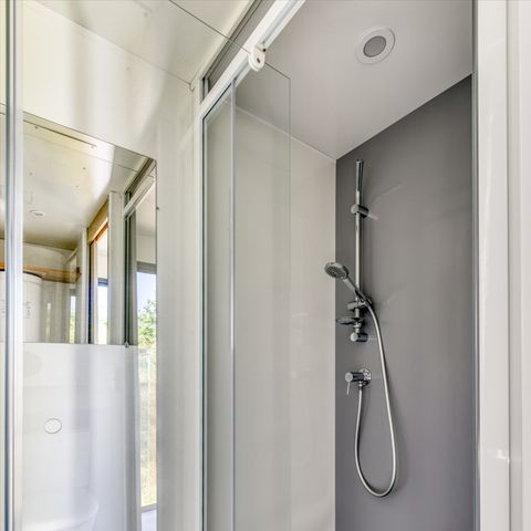 Kampeerplaats - Premium kampeerplaats met privé sanitair voor 2 personen