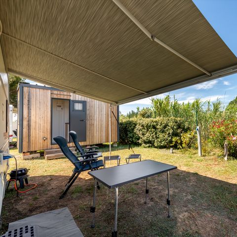 Kampeerplaats - Premium kampeerplaats met privé sanitair voor 2 personen