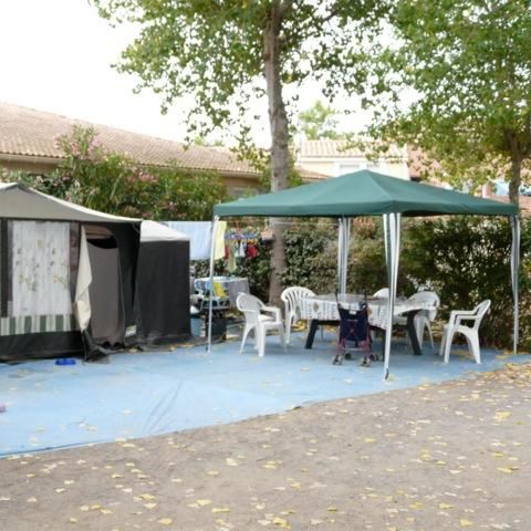 Pitch - Comfort sunny pitch package: electricity + 1 vehicle