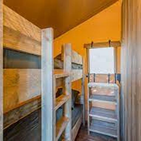 Tente en toile et en bois 4 personnes - Insolite Confort (2 chambres,WC/SDB)