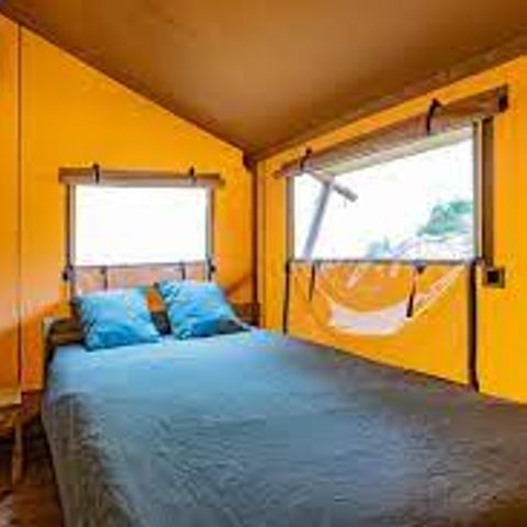 Tente en toile et en bois 4 personnes - Insolite Confort (2 chambres,WC/SDB)