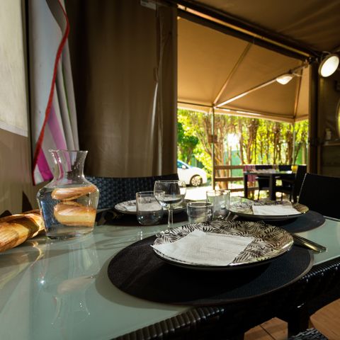 Glampingtent 6 personen - Insolite Team Essentiel: 3 slaapkamers, badkamer, keuken en tent bijgebouw met tweepersoonsbed