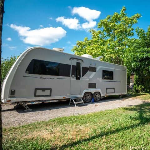 STAANPLAATS - Hoog comfort met elektriciteit