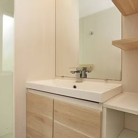 Stacaravan 6 personen - Klassiek | 3 slaapkamers | 6 pers | Airconditioning | TV