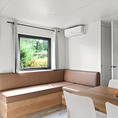 BUNGALOW 4 personnes - Mobil-home | Premium | 2 Ch. | 4 Pers. | Terrasse surélevée | 2 SDB | Clim. | TV