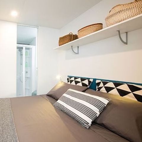 Stacaravan 8 personen - Comfort | 4 slaapkamers | 8 pers | Verhoogd terras | Buitenkeuken | 2 badkamers | Airconditioning