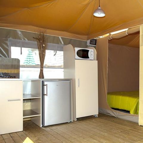 BUNGALOWTENT 4 personen - Standaard bungalowtent 24m² - 2 kamers, geen sanitair + overdekt terras