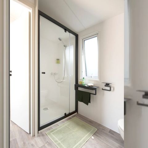 MOBILHEIM 2 Personen - NEW 2023// Mobilheim Premium 20m² (1 Schlafzimmer) + TV + Überdachte Terrasse + LV